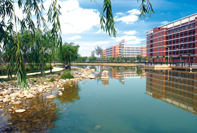 新乡学院2013年招聘信息-秀美校园